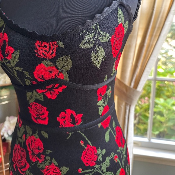 BCBGMaxAzria La Rosa Body-Con Red Knit Floral Dress NWT - Picture 3 of 5